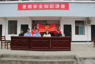 陈贵镇：开展中小学生暑期安全教育活动