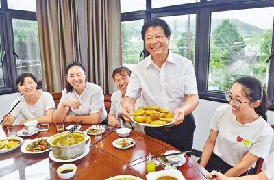 总书记回信后，这个村返乡创业的年轻人越来越多了
