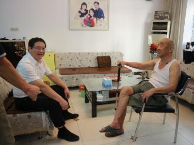 市领导开展国庆节前走访慰问活动