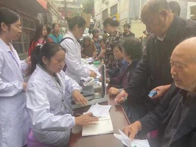 “关爱老年人”义诊