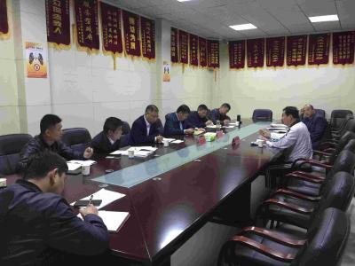依法依规化解信访问题 市领导接待信访群众 