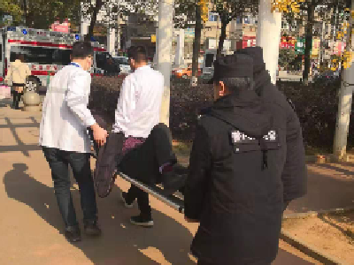 七旬婆婆摔倒不愿就医  民警耐心劝导解其“顾虑”