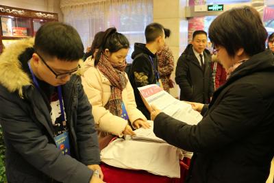不负人民重托  传递民生心声 ----市六届人大五次会议代表报到 侧记