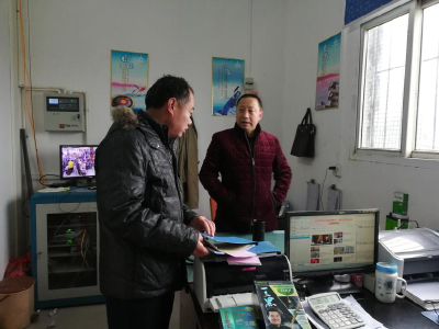 茗山乡：突击检查敲警钟把好节前“廉洁关”