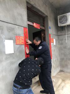“百名民警进百社区（村）入万户”    冬日关怀暖人心