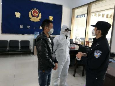 妨碍民警查禁赌博两男子被行政拘留