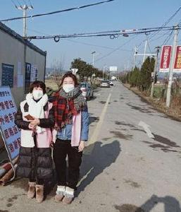 “铿锵玫瑰”战斗在防疫卡口