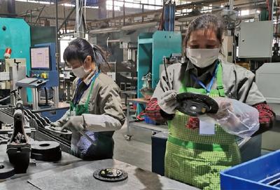 陈贵镇 疫情防控“不耽误” 复工复产“加速度”