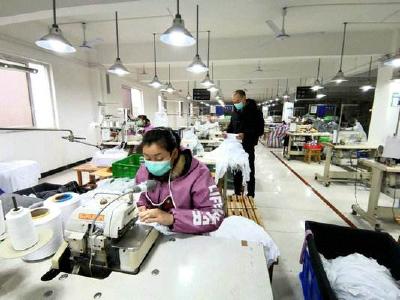陈贵镇 孔雀不再东南飞 就业就在家门口