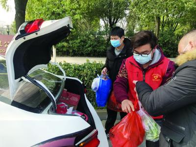 黄冶联手 爱心接力 两市志愿者的一次阳光行动