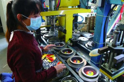 校办工厂大飞跃 殷祖小小砂轮片“切开”国际市场大蛋糕