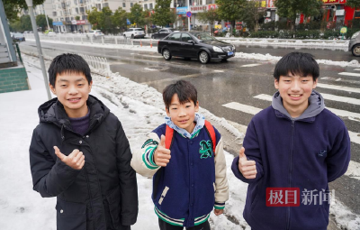 武汉“推车好少年”接受专访时表示，以后遇到还会义无反顾帮助他人