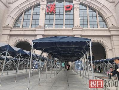 武汉三大火车站均24小时开放，近万名除雪打冰人员24小时待命