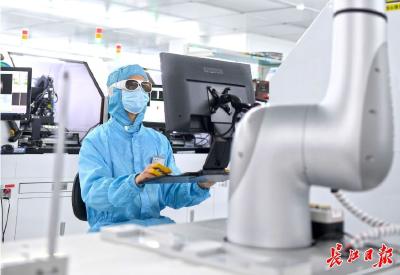 全国两会代表委员热议：科技攻“尖” 产业向“新”，加快发展新质生产力