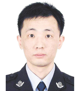 被刺15刀仍奋力追捕歹徒，武汉民警邱建军壮烈牺牲 浸透鲜血的警服见证“真心英雄”