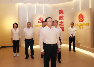 省政府党组开展警示教育