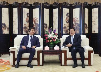 王忠林会见哈萨克斯坦图尔克斯坦州州长萨特巴尔德 共同签署建立省州友好关系意向书