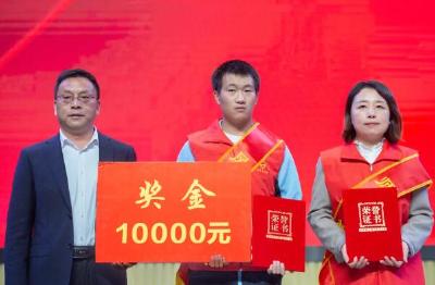 朱伟同学，奖励10000元！