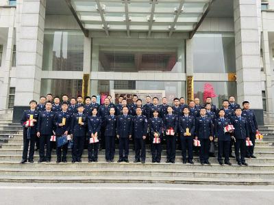 市公安局举行新警拜师仪式