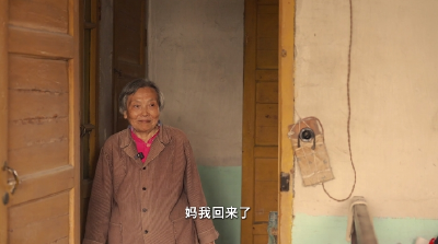 湖北黄石76岁孝女：我这么大年纪还有妈妈，很高兴！