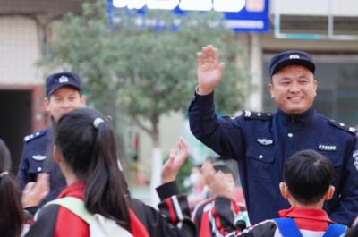 孝感孝昌：一村一辅警 走出基层治理新路径