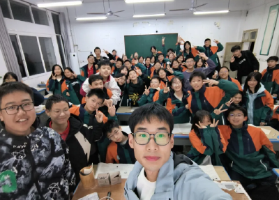 “直博”后，他在大山当上了“孩子王”