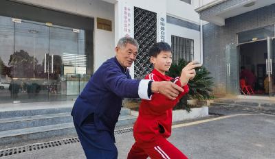 湖北崇阳：聚焦“一老一小” 非遗薪火相传