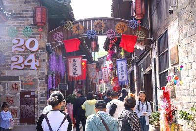 湖北赤壁：景区升级绘新景 文旅市场焕新颜