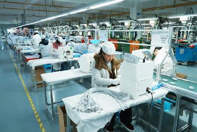 聚力建支点 夺取开门红丨湖北巴东外贸订单生产忙