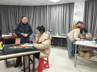 湖北阳新：两代女性接力传承非遗技艺 阳新布贴“针”功夫焕发时代光彩