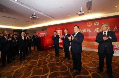 王忠林李殿勋孙伟看望参加全国两会报道媒体记者 宣传好湖北支点建设的万千气象