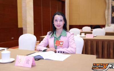 全国人大代表李霞：宣传两会精神 普及健康知识