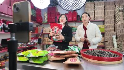 襄阳保康：都市白领变身“新农人”，让家乡农特产品香飘全国