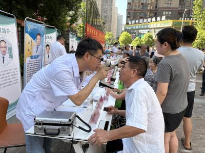 爱心义诊进社区