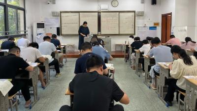 三尺讲台砺精兵 笔尖争锋展风采 我市举办第三届义务教育阶段教师“赛解题”活动