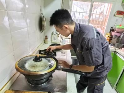 华润燃气：上门宣传安全用气知识 提升夏季燃气安全水平