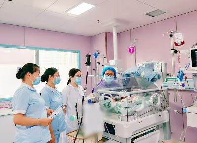 950克超早产儿“闯关”成功