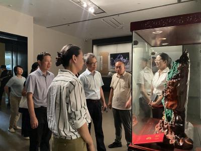 湖北省文艺名家来我市采风