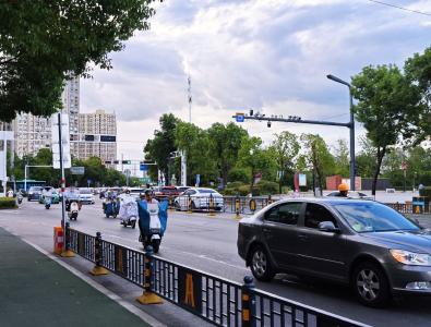 【民情直通车】金湖大道非机动车道乱象环生