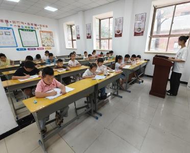 企业员工带着娃儿去上班 市总工会推出“职工子女爱心托管班”服务深受上班族家庭欢迎