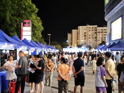 “招聘夜市”点燃求职者热情