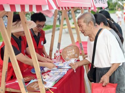 文明“摊”开来 集市“活”起来