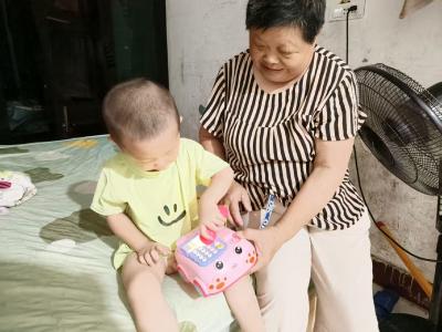 “千天童行”玩具配送增添童年色彩