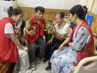 民主社区爱心小分队：这些瞬间暖透老人心