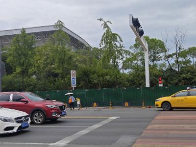 【民情直通车】金湖大道两处交会路口通行难