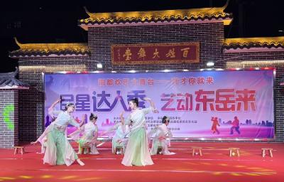 草根达人飙才艺 民间风采吸眼球 “铜都欢乐大舞台”燃爆夕阳红广场
