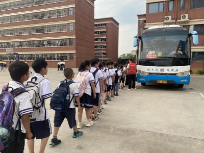 “定制公交”让学生上下学更便捷