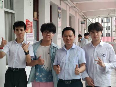 二十载耕耘路 一颗育人心——记大冶六中政治教师刘加年