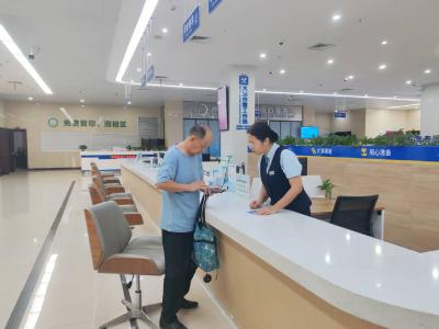 市政务服务中心：假期服务“不打烊” 为民解忧不停步