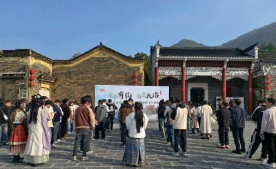 古村邂逅诗意真情